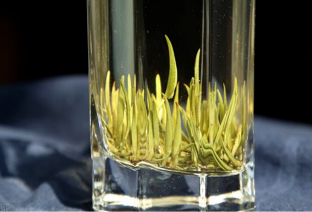 建议男人40岁以后，少吃大鱼大肉，多喝4种茶，精力充沛身体好