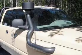 皮卡车涉水喉改装，提升涉水性能，能否通过年审？图片