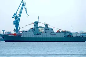 巴基斯坦装备4艘航母杀手054，印度：我有印度版055，只是炮小点图片