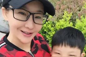 《曲苑杂坛》汪文华：婆婆弥补她缺失的母爱，如今退休生活幸福图片