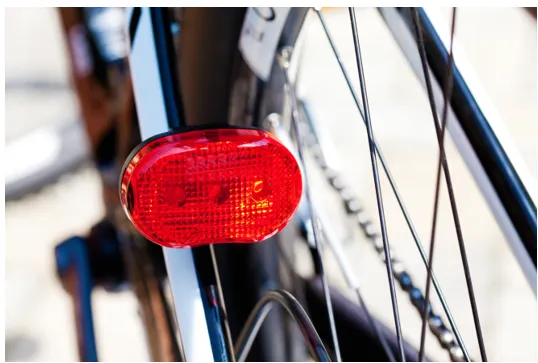 角反射器：让光线“掉头”