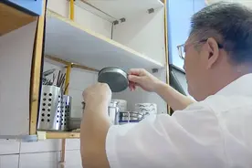 搭伙4年，因一次借钱散伙，67岁大哥直言：没啥，走了旧人来新人图片
