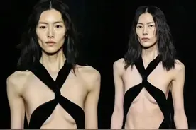 巴黎时装周被吐槽不尊重女性，超模集体“上衣失踪”，这真的美？图片