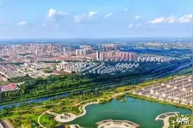 郑州5席，商丘、新乡各一地：河南省2021年地方财政收入10强县图片