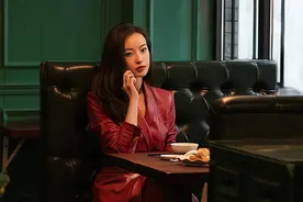 我凌晨出差回家，看到睡在沙发上的儿子，我将岳父母全叫来，离婚图片
