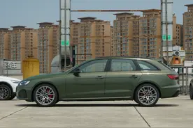 配19个喇叭+机械四驱，6缸3.0T还是德系进口，带你看奥迪S4 Avant图片