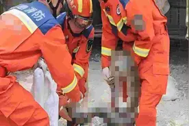 广东惊现大蟒蛇，被捕后打嗝，吐出一整只……图片