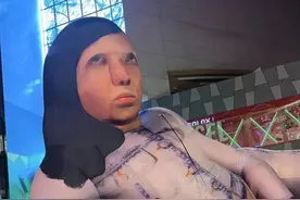 上海7米高“诡异人偶”，又丑又辣眼，画风太阴间，网友：被吓哭图片