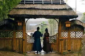 经典诗句“蓬门今始为君开”，出自哪首诗，为何有家长建议删除？图片