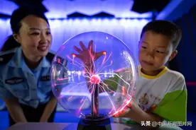 江苏镇江：走进科技馆 精彩度暑假图片