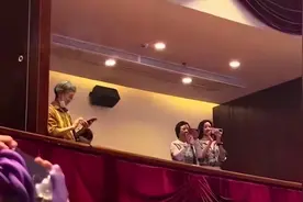 原海政文工团团长宋祖英的现状：享受少将待遇的退休军人图片