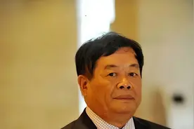曹德旺捐80亿做慈善，却拒绝给员工涨工资，真实原因让人很意外图片