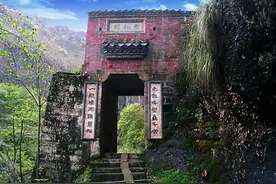 抚州天然洞穴一寺庙，曾有高达上百僧人现荒废，有多处洞穴寺庙图片