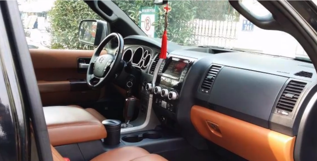 红杉：3.5T双涡轮+10AT全进口丰田，尺寸比陆巡还大，对标凯雷德