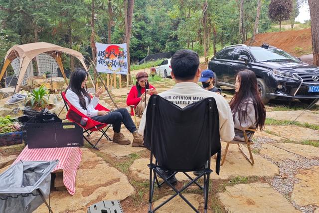 区县动态｜露营、种菌两不误！贵安平阳村“林下文章”有声有色