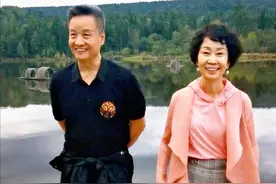 阎维文现状：给慈母尽孝，呵护癌症妻子，做女儿女婿的润滑剂图片