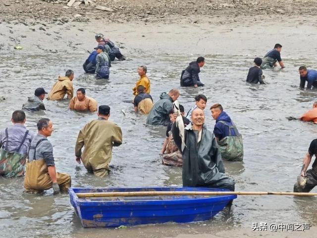 江苏涟水：“五一”游客量突破60万人次 “摸鱼抓猪”带火苏北小城