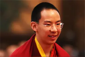 2019年，十一世班禅看望新中国公民达曼人：你们生在了最好的时代图片