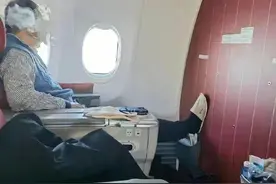 乘客飞机上抽烟无人制止：坐头等舱就能当头等人吗？图片