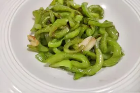 很多人小看此菜，实际上是“地上人参”！跟蒜随手炒，开胃解暑图片