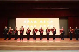初心永挚，薪火相传！兰考公安举行民警荣誉退休仪式图片