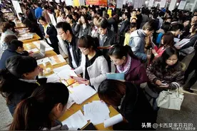 港大“水硕”求职路：困难重重终就业，算脱下了孔乙己的长衫吗？图片