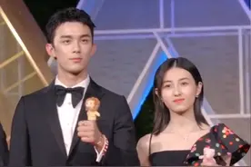 “异父异母”张子枫：与彭昱畅关系获亲妈认可，今成圈内团宠图片