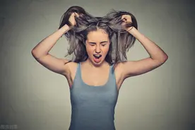 你到底要折磨我到什么时候~她在心中歇斯底里的呐喊图片