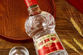 专业人士鉴定剑南春水晶剑只看3点，马上就知道真伪图片