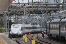 百年老站加入高铁“朋友圈”深圳站开出首趟高铁列车图片