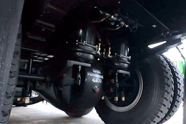 拉砂石料的车一般拉几吨