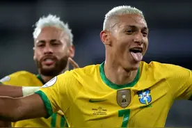 25岁巴西黑马帅炸球场！出身贫民窟一路逆袭：走出苦难的天才…图片