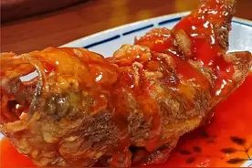 这才是糖醋鱼的正确做法，色泽红亮，酸甜酥脆，大人孩子都爱吃图片