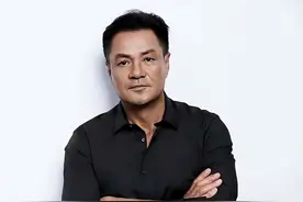 老戏骨尤勇：和前妻离婚33年，娶小10岁沈蓉，60岁无儿无女也幸福图片