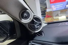 直接11单元系统，通透的Jeep大指挥官图片