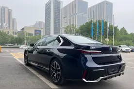 93%电量开出652.6公里，实测宝马i7跑成都重庆来回无压力图片