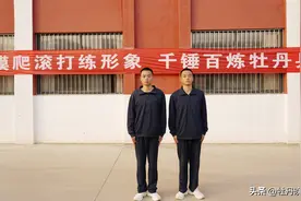 共同的军旅梦！菏泽一对双胞胎兄弟同时应征入伍图片