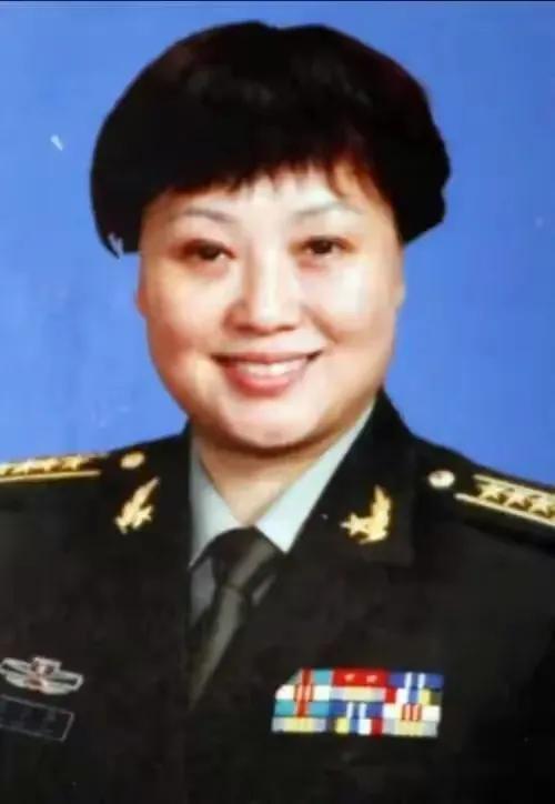 军中“女老虎” ，靠姿色上位敛财，关系硬到不敢想，终落马