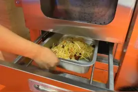 2分钟做一道有锅气的菜！智能炒菜机亮相廊坊经洽会图片