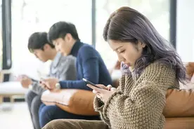 “00后”进入生育年龄，婚育观吓坏父母，年轻人的想法与众不同图片