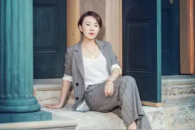 她是张嘉译前妻，与孙红雷因戏生情，现在过得怎样了？图片