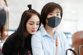 明星助理真过分！摸臀部、收房子，有人还要“撩”人家媳妇图片