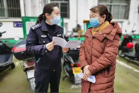 【抗疫一线】湖北宜昌：警花小双 战力无双图片
