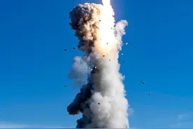 中国亮战略底牌！火箭军洲际导弹射向太平洋，让美国明白一个道理图片