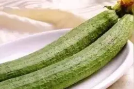 吃不完的丝瓜这样储存起来，没菜的时候拿出来吃，和新鲜的一样图片