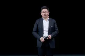 被逼上梁山的华为，拼了图片