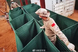赞！中国蓝盔高标准完成弹药库建设任务图片
