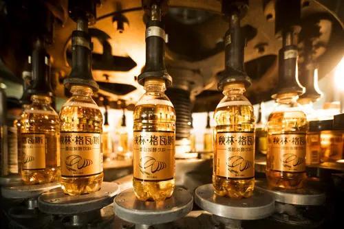 秋林格瓦斯“单方面声明体”热搜超两亿，几大营销点值得关注