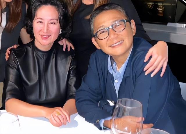 俞琤:香港娱乐圈最有名中性大佬,与多位女星传绯闻,情定何超琼