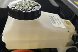汽车刹车油多久更换一次图片